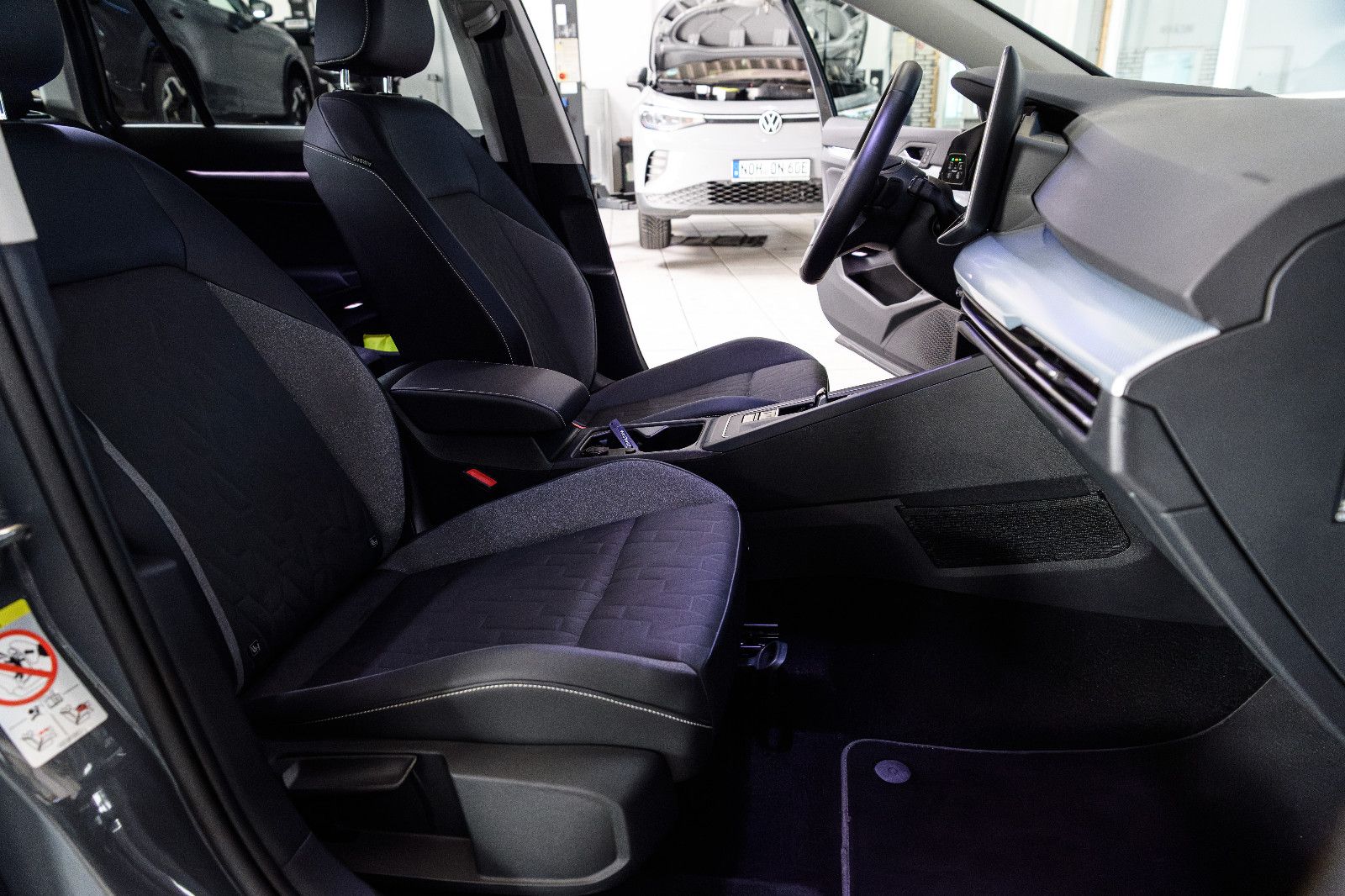 Fahrzeugabbildung Volkswagen Golf VIII Variant Goal 2.0 TDI IQ-LED+AHK+360°KA