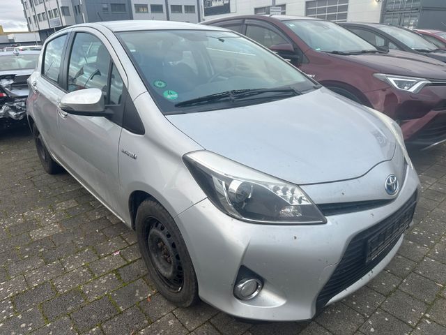 Toyota Yaris Hybrid Life