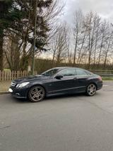 Mercedes-Benz Mercedes Benz E350 Coupé AMG Line - Mercedes-Benz E 350 aus 2010: Coupe