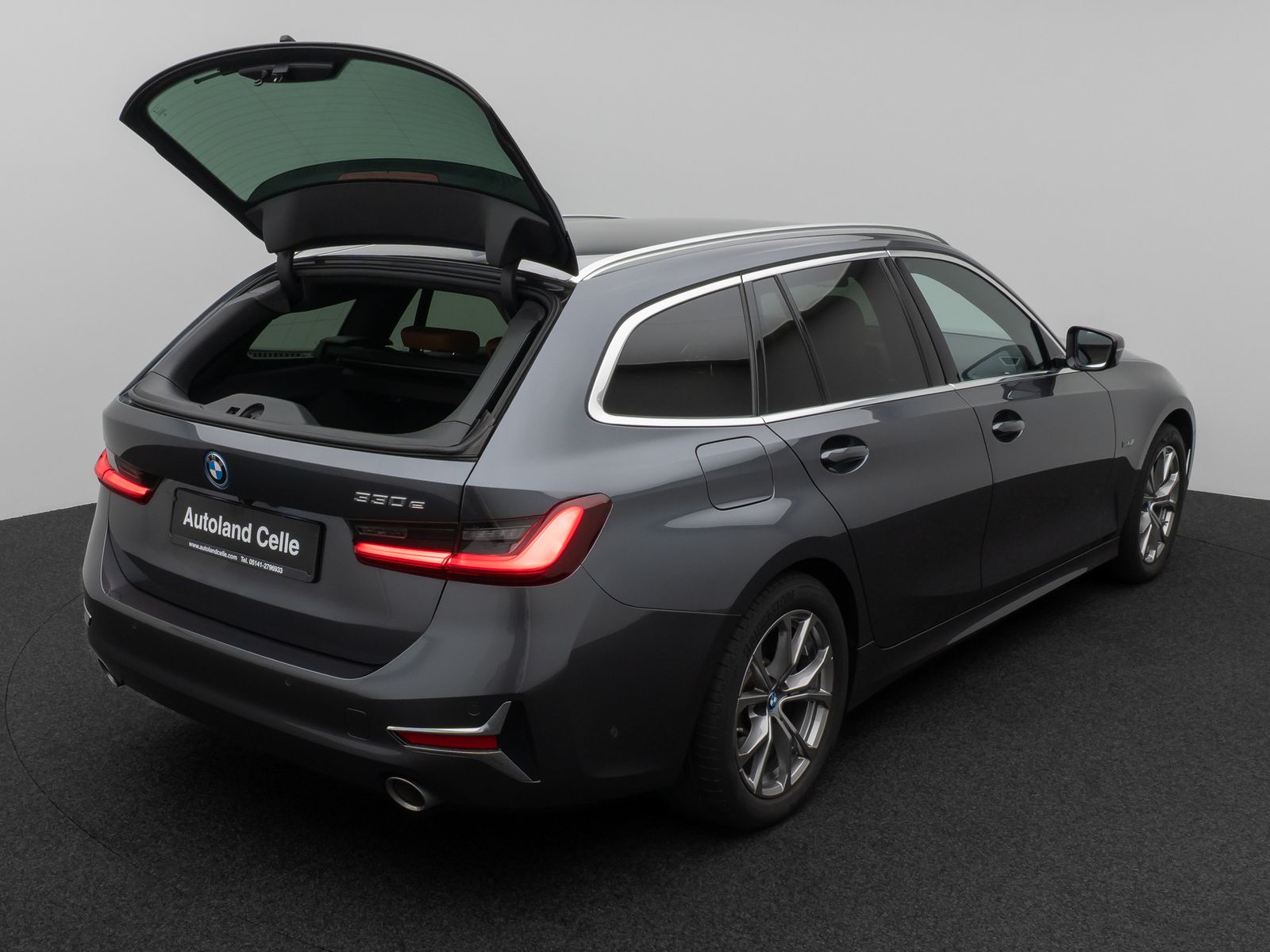 Fahrzeugabbildung BMW 330e Luxury Line 360°Laser HUD DAB HiFi Sport