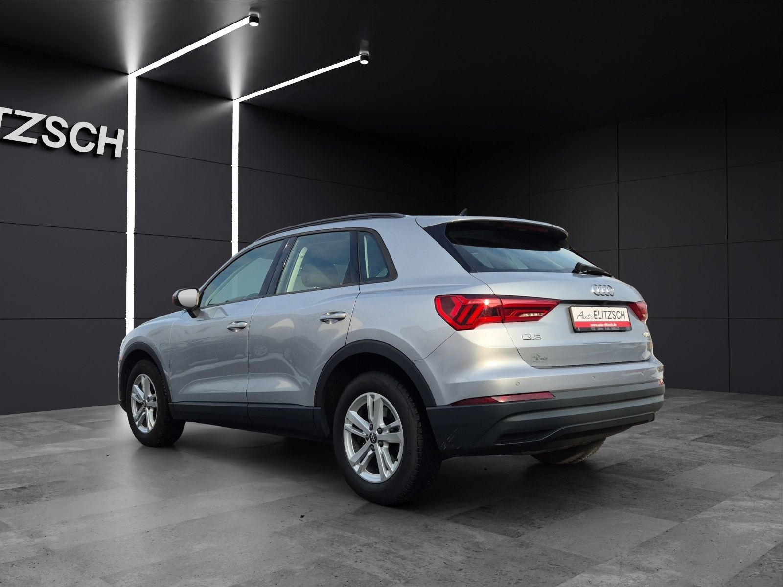 Fahrzeugabbildung Audi Q3 40 TFSI quattro S-tronic Standhzg. Matrix Nav