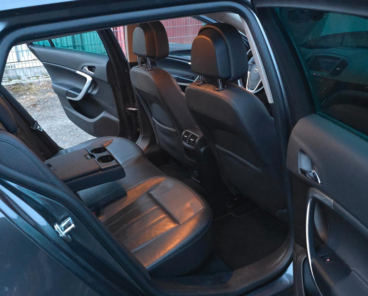 Opel Insignia 2011 — photo 17