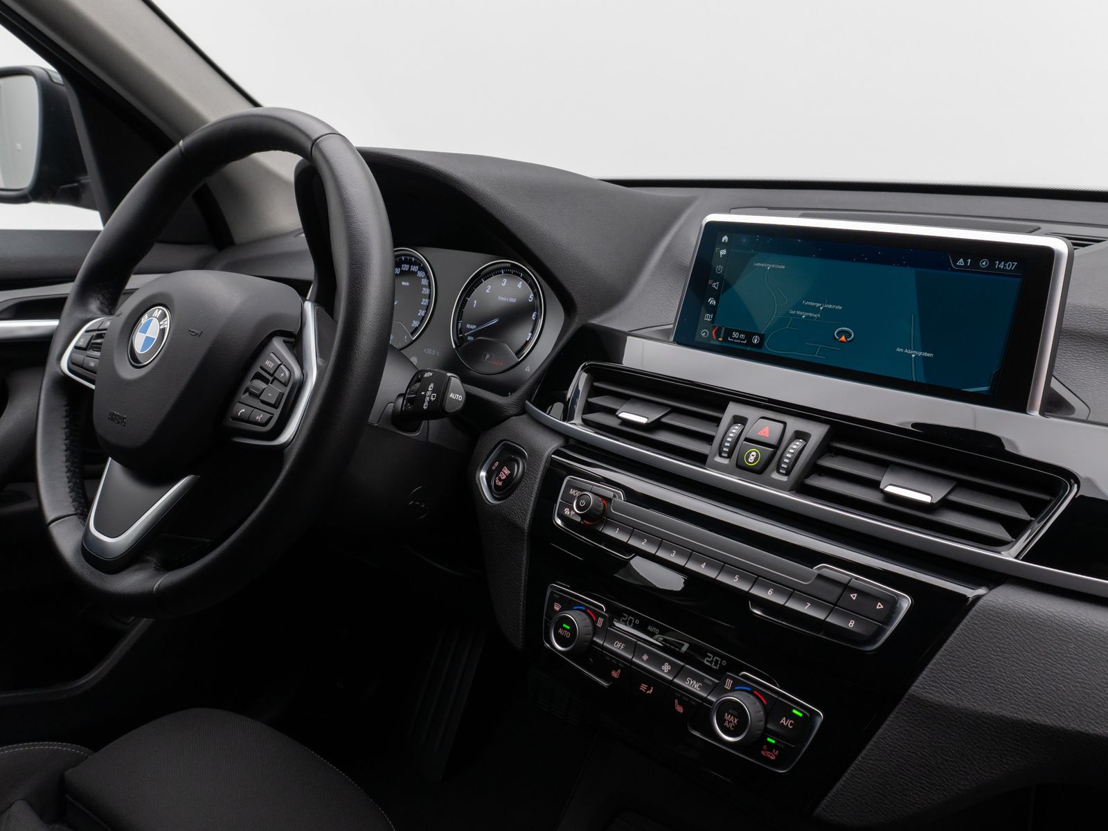 Fahrzeugabbildung BMW X1 sD18i Kamera DAB HiFi Navi Komfort LED Sport