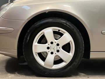 Mercedes E 280 - 9