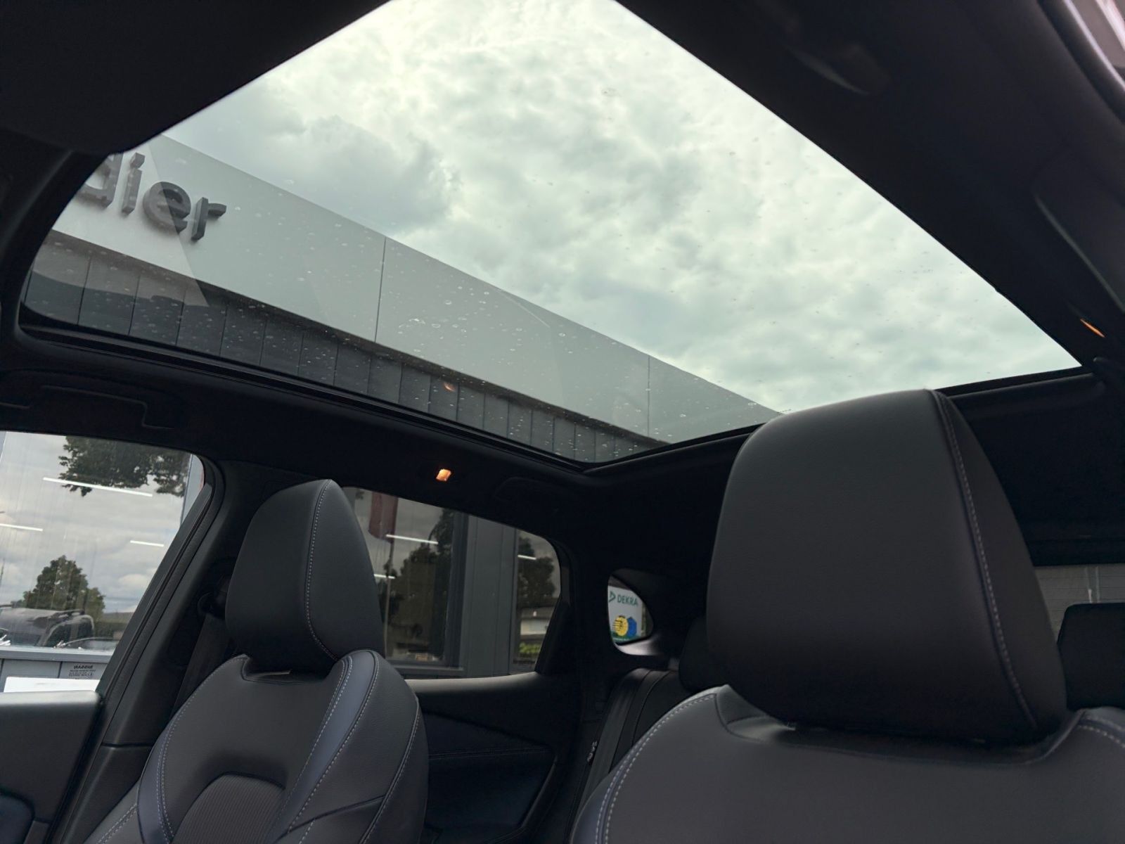 Fahrzeugabbildung Nissan Qashqai 1.3 DIG-T Tekna*Navi*360°Kamera*SHZ*Ganz