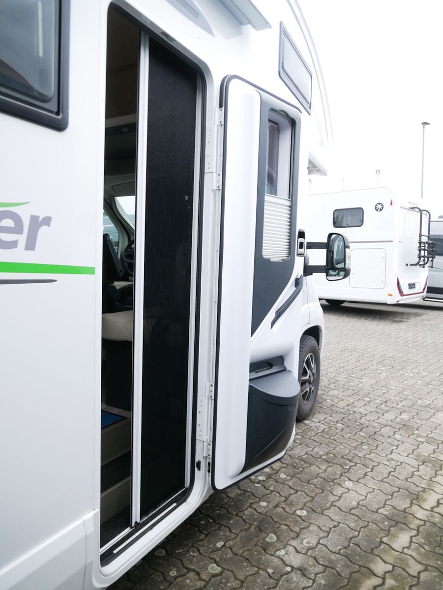 Fahrzeugabbildung Forster A FA699EB Markise/Solar/SAT/Navi/Fahrradträger