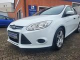 Ford Focus Lim. Ambiente AHK, 1.Hand, Zahnriemen NEU - Ford: Limousine