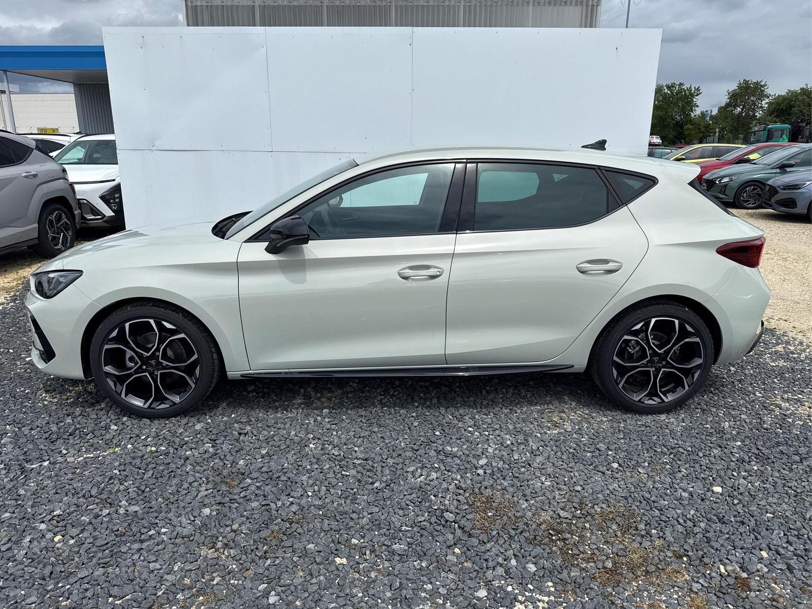 Cupra Leon 1.5 eTSI DSG ACC SHZ RFK KEYLESS 1.5 eTS...