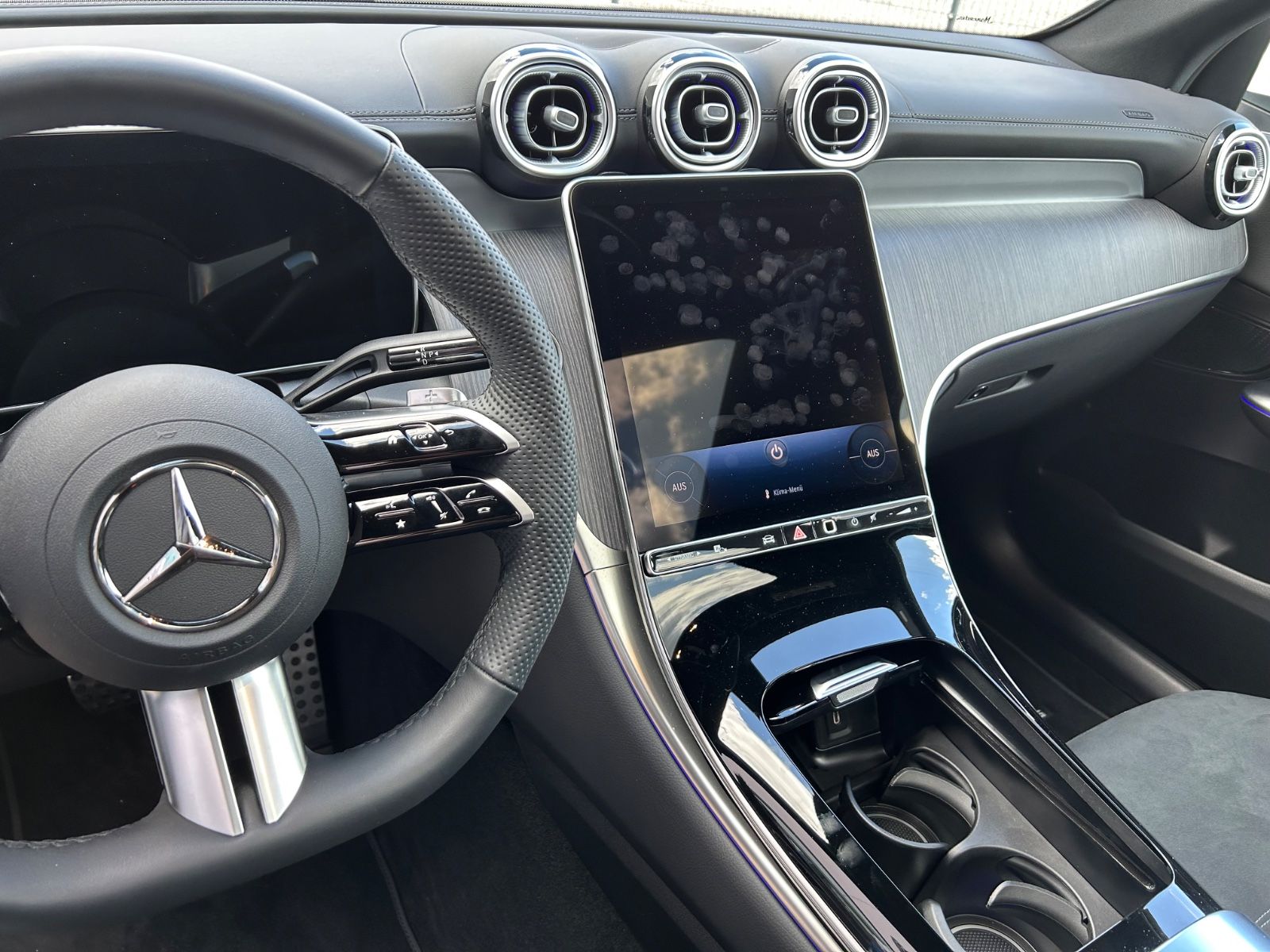 Fahrzeugabbildung Mercedes-Benz GLC 220 d 4Matic Edition AMG Line+PANO+AHK+MEMO