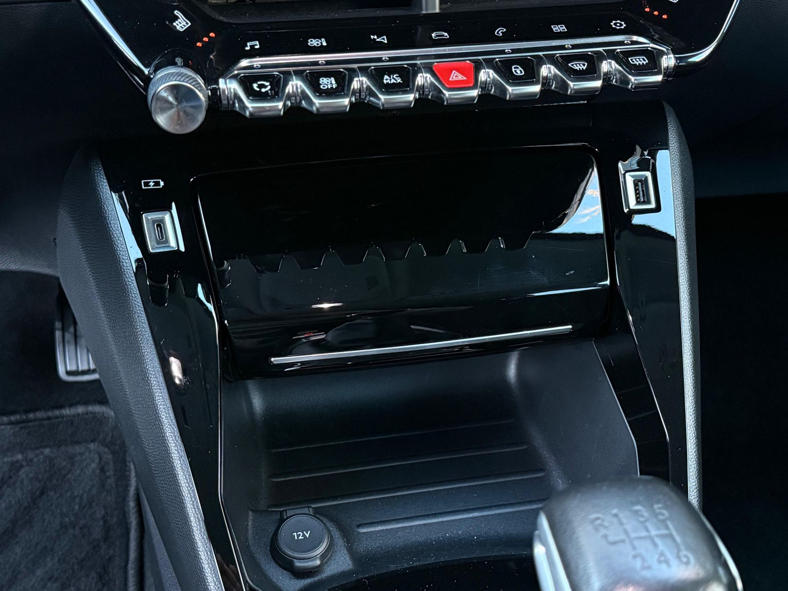 Fahrzeugabbildung Peugeot 2008 1.5 BlueHDI Allure Pack LED+NAV+SHZ+KAM+DAB
