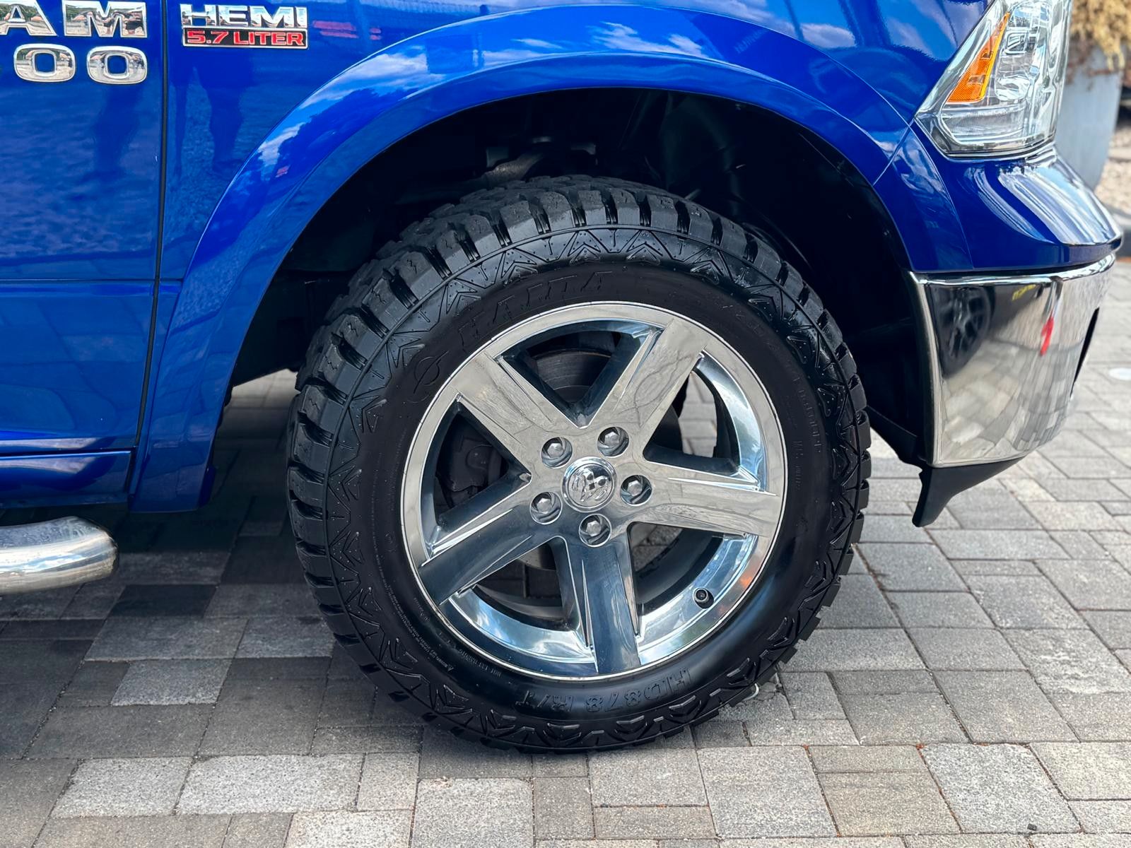Fahrzeugabbildung Dodge RAM 5.7 V8 HEMI SPORT CrewCab 6 Sitze LPG PRINS