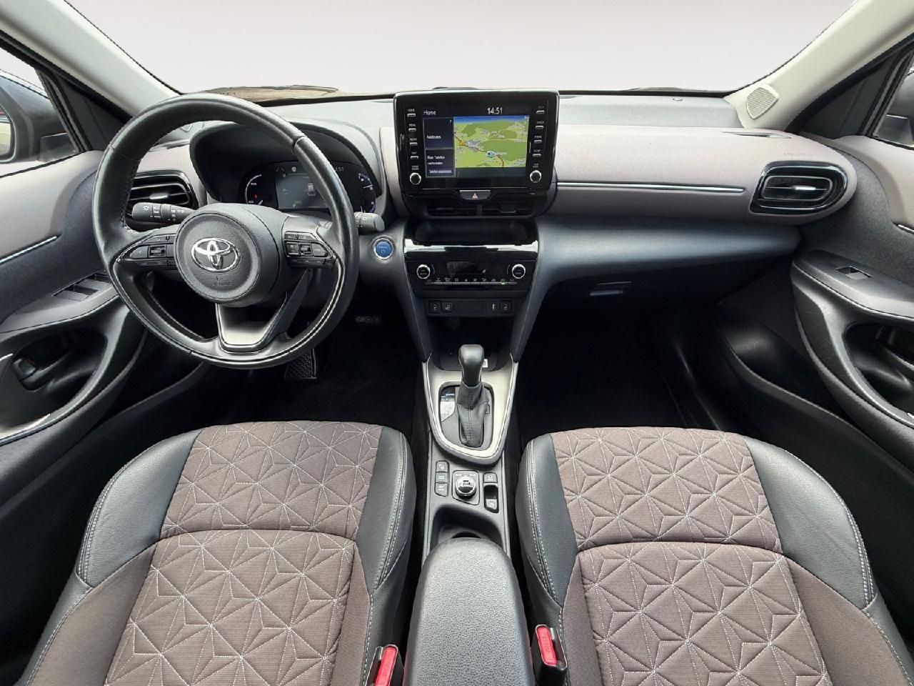 Fahrzeugabbildung Toyota Yaris Cross Hybrid AWD-i Elegant