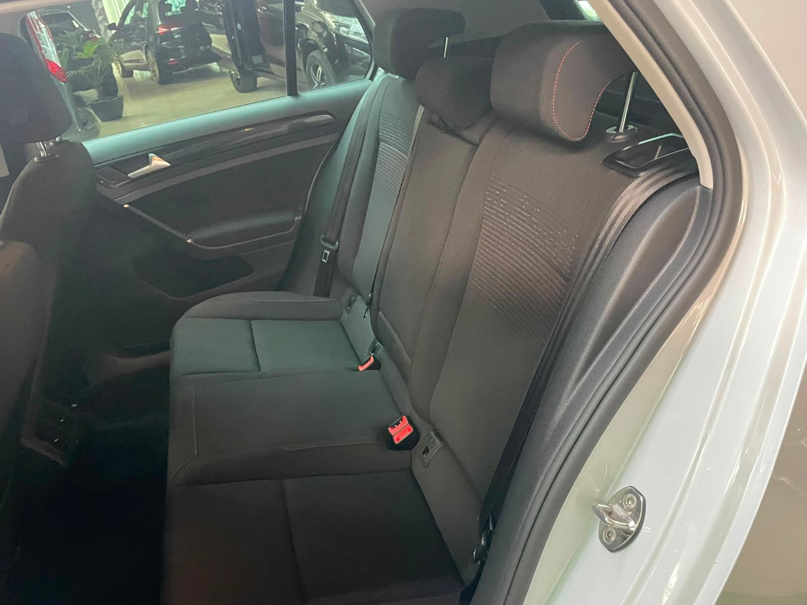Volkswagen Golf VII Lim. Sound DSG / Carplay / Xenon