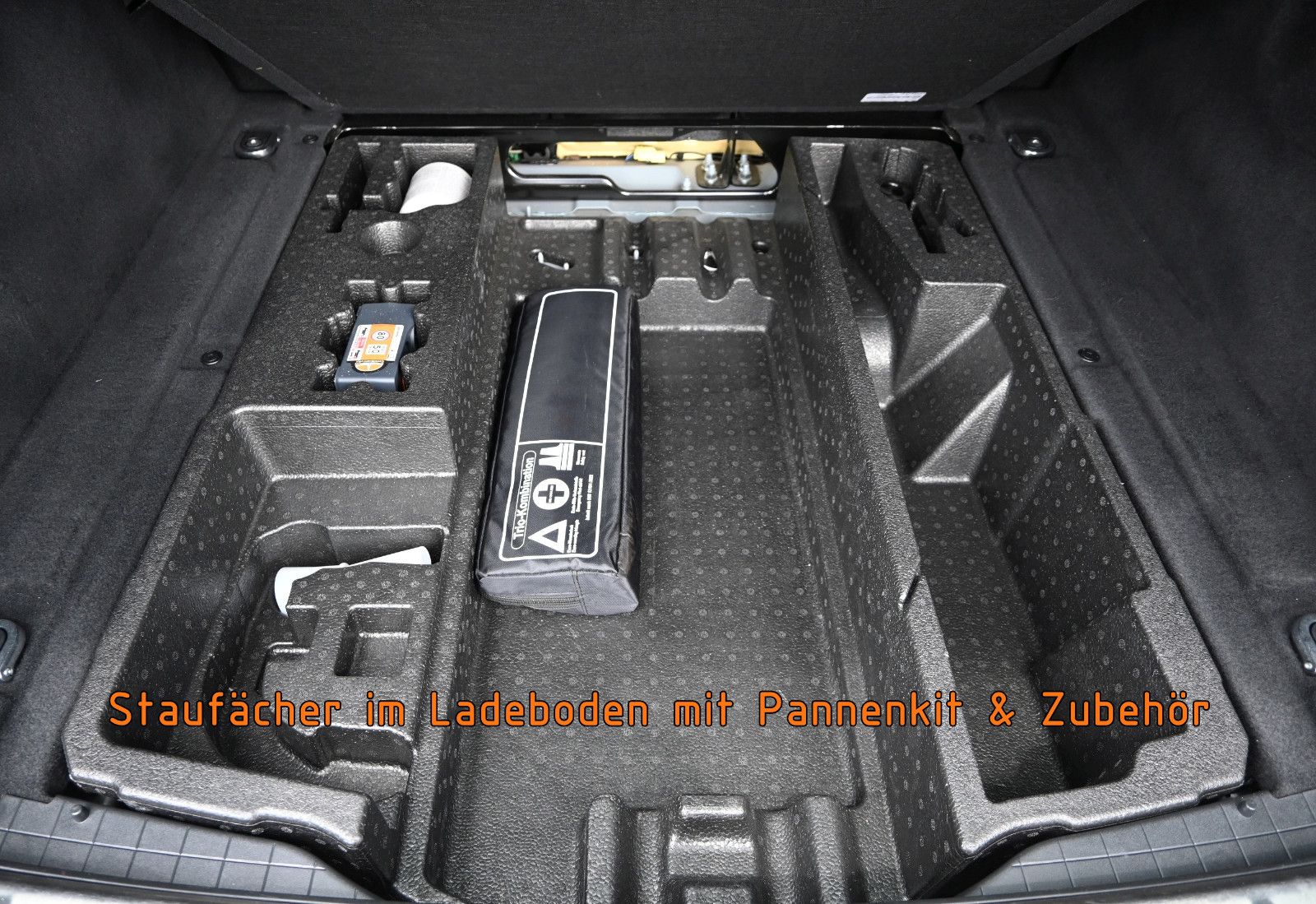 Fahrzeugabbildung Jaguar F-Pace D300 R-DYNAMIC SE AWD °ACC°AHK°HUD°PANO°