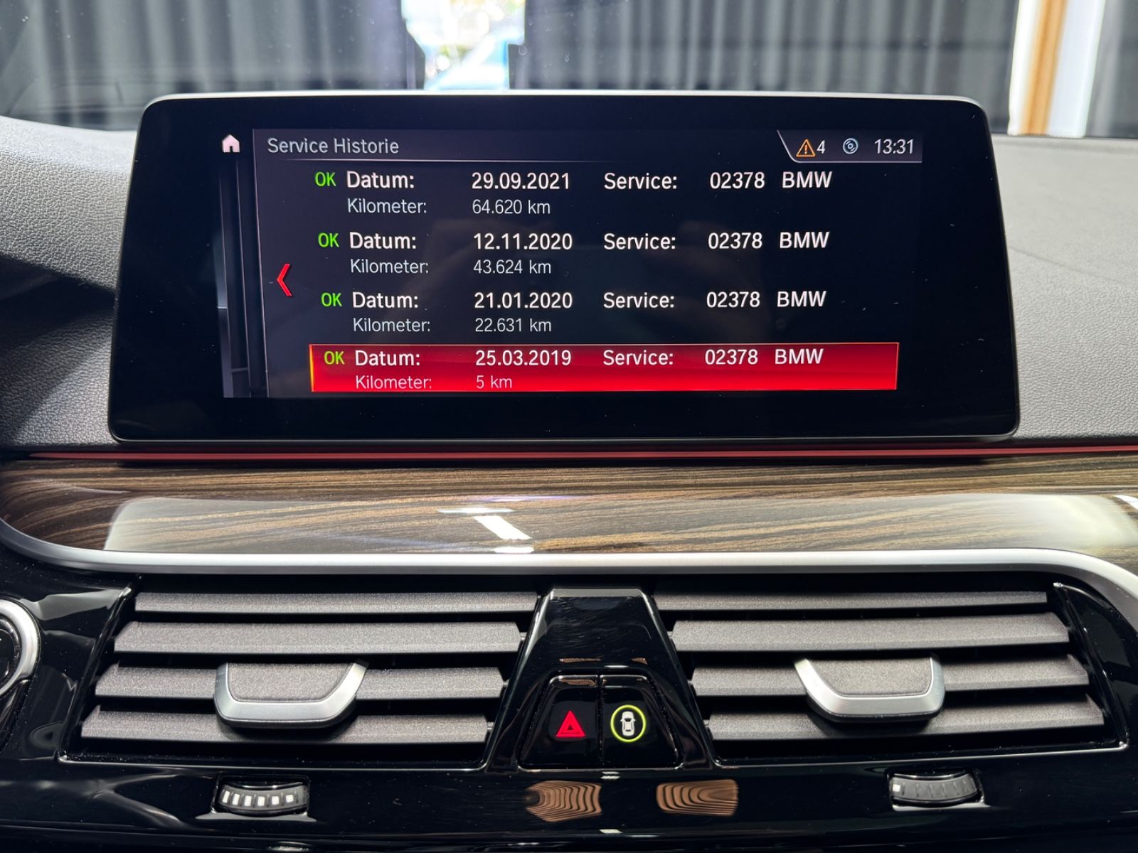 Fahrzeugabbildung BMW M550d xDrive Touring|PANO|NAVI|AHK|1.HAND