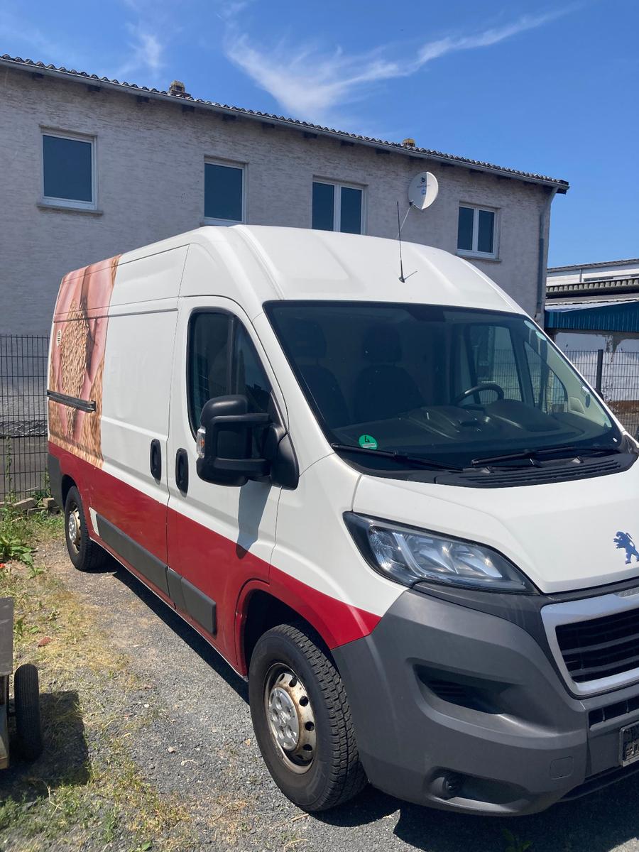 Peugeot Boxer Kasten Hochraum 330 L2H2 mit Laderampe