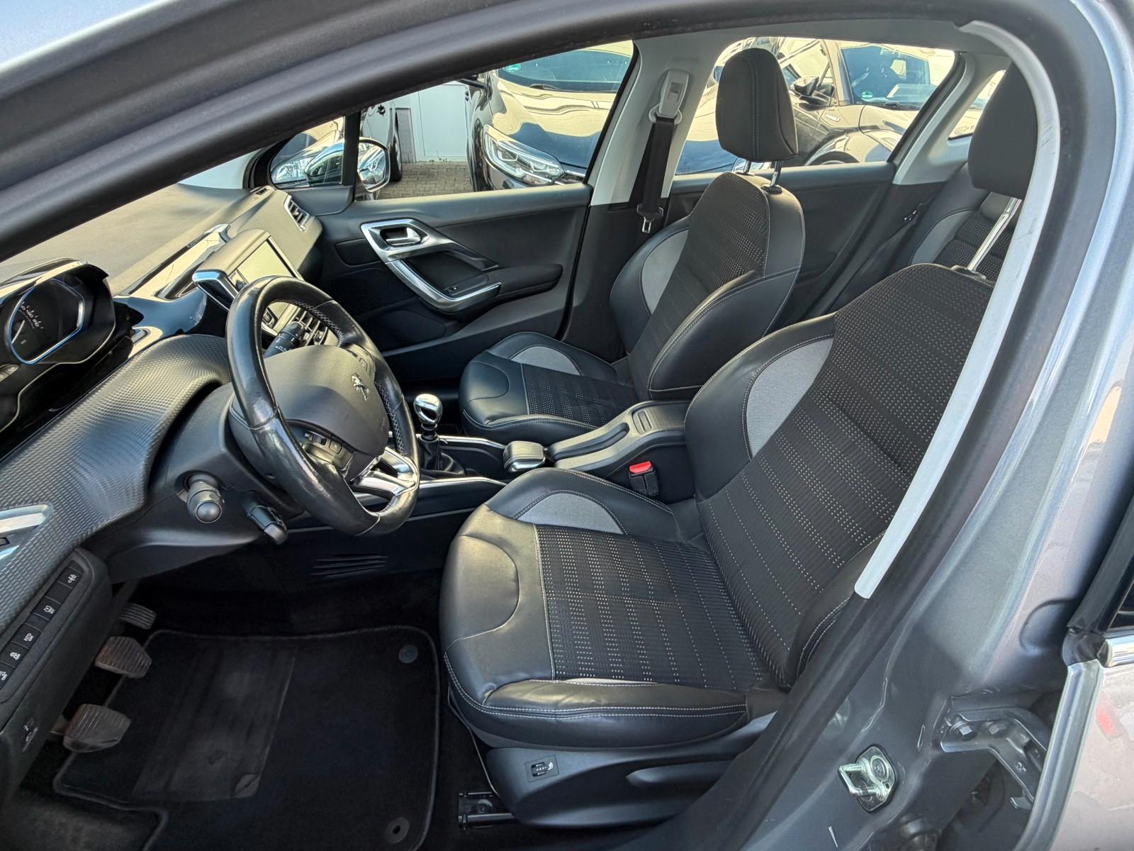 Peugeot 2008 Allure TEILLEDER/KLIMA/NAVI/AHK/PDC