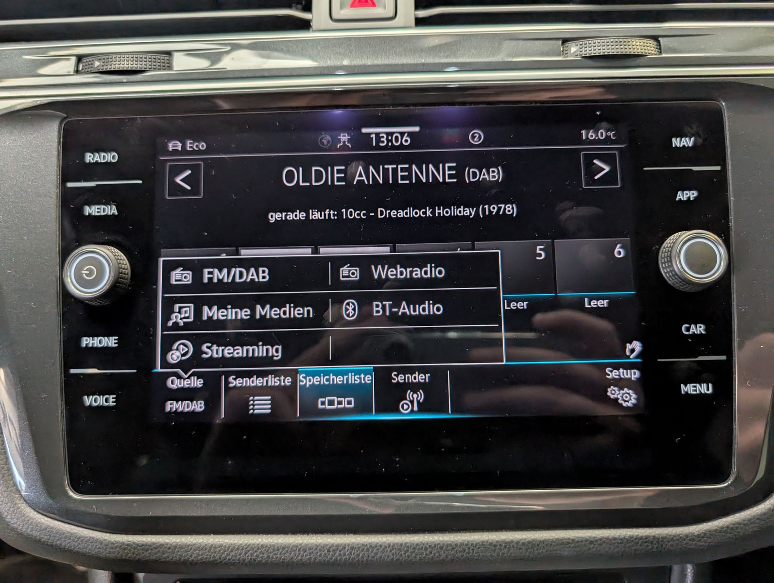 Fahrzeugabbildung Volkswagen Tiguan 2.0TSI R-Line 4M ACC HUD Cam StHz AHK 19"