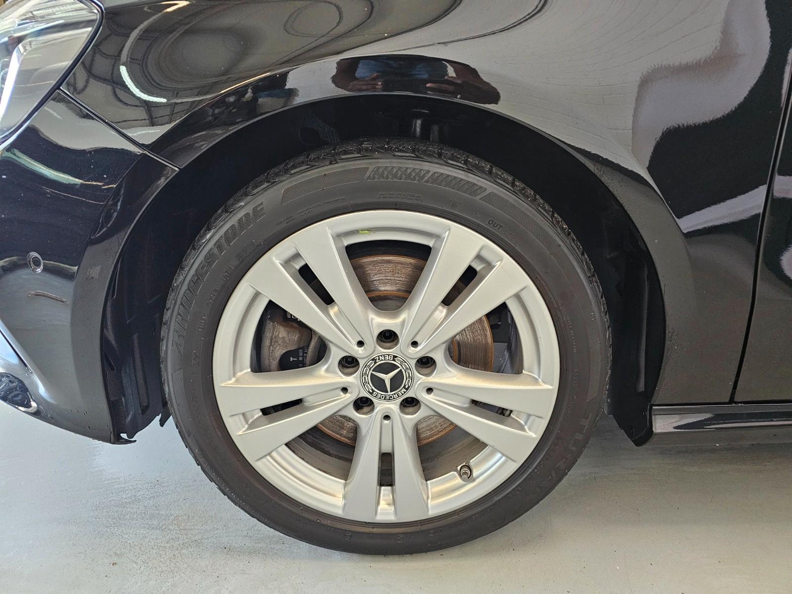 Mercedes-Benz A 250 Urban 4Matic +ACC/LED/Navi/Leder/Klima