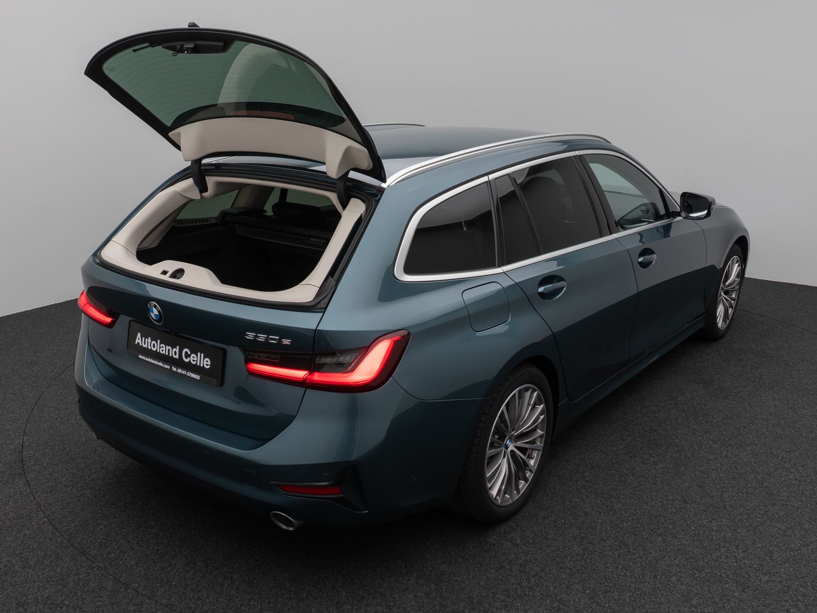 Fahrzeugabbildung BMW 330e  Sport Line Kamera DAB HiFi Komfort Alarm