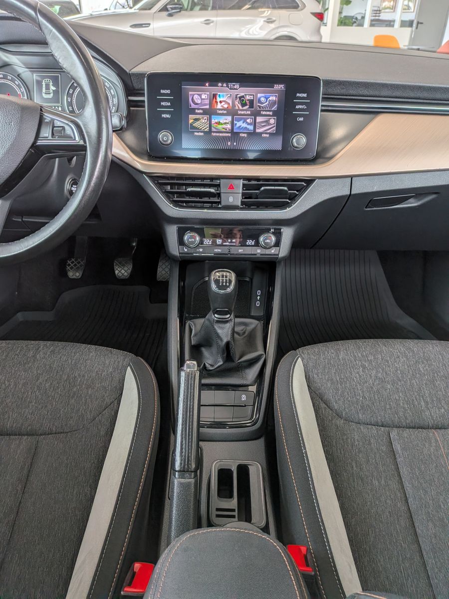 Fahrzeugabbildung SKODA Kamiq 1.6 TDI Style ad-LED PDC SHz Tempomat 18"