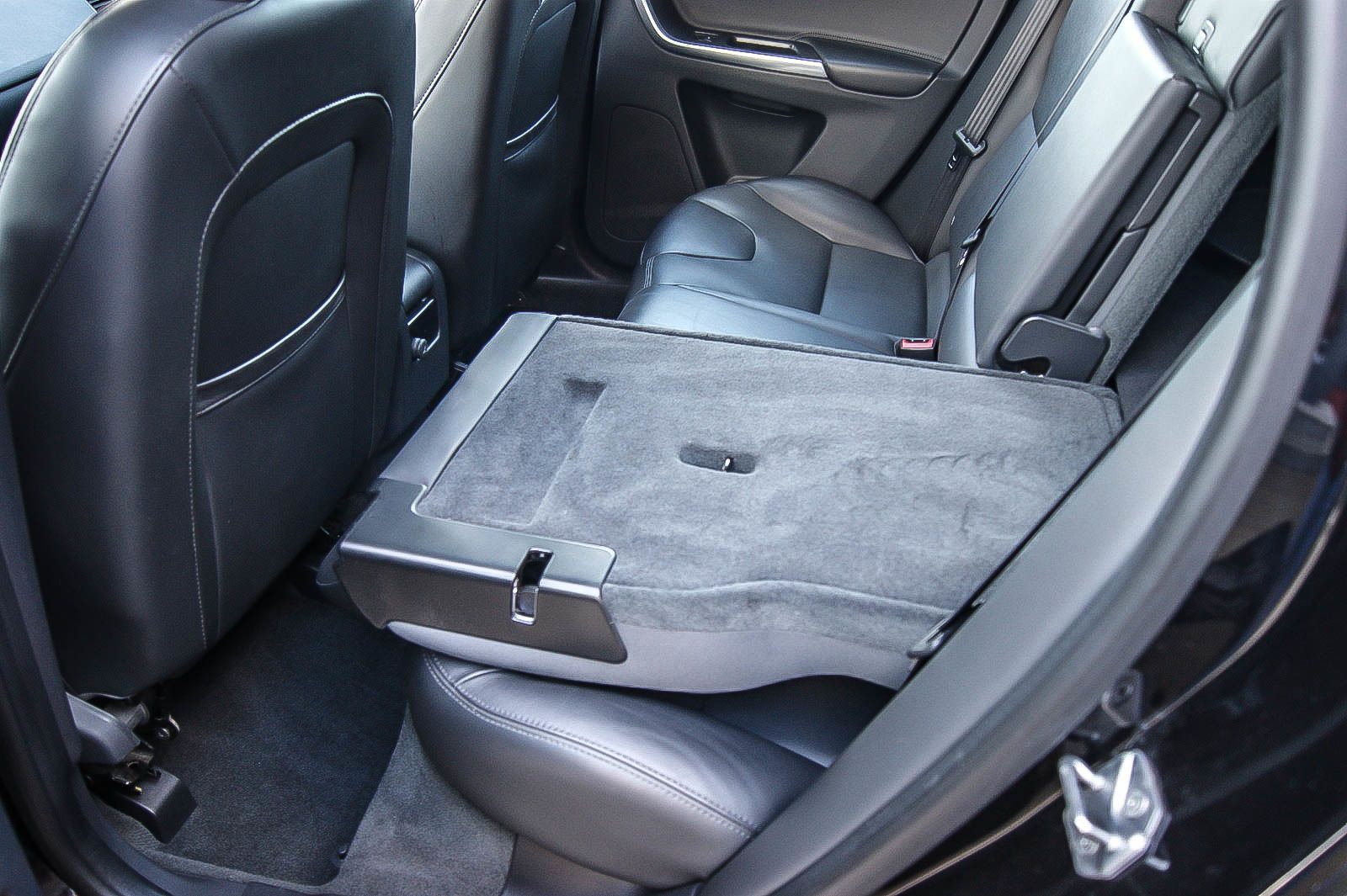 Fahrzeugabbildung Volvo XC60 D5 24 Summum AWD PANO STANDHZG KAMERA LEDER