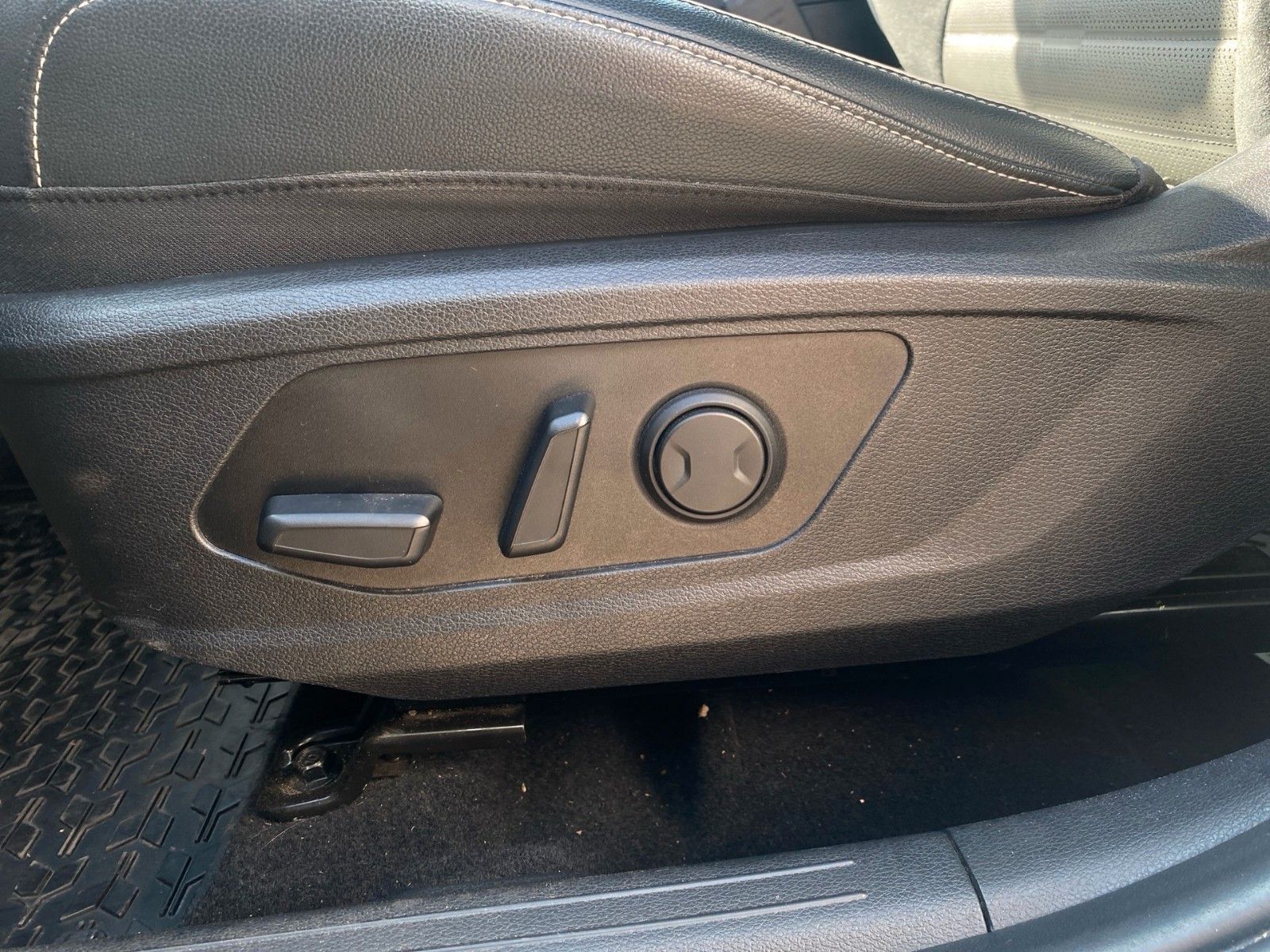 Fahrzeugabbildung Kia Sportage 1.6 T-GDI 132kW GT-line DCT 4WD