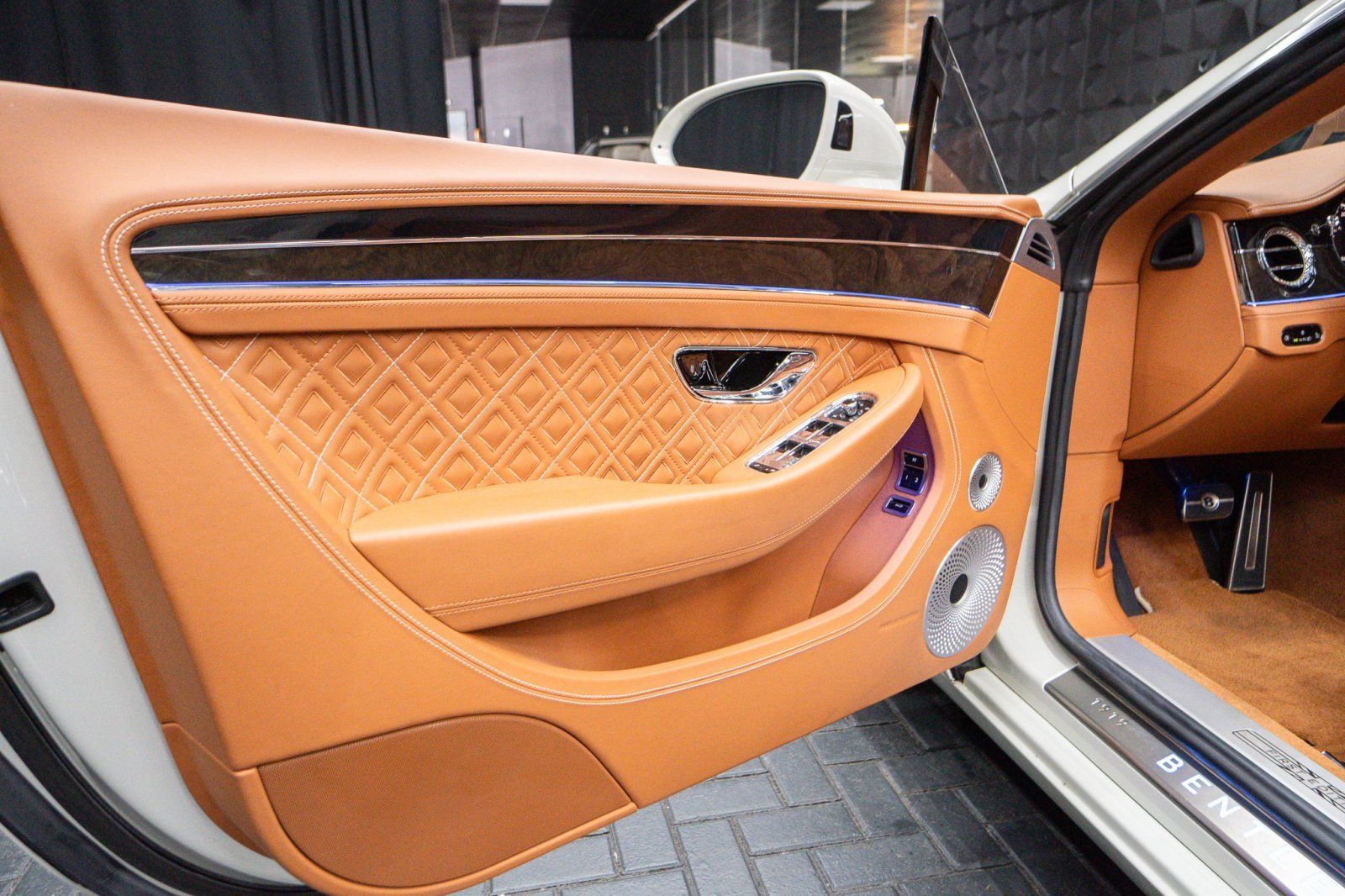 Bentley Continental GTC 100Jahre Edition Mulliner foto 16