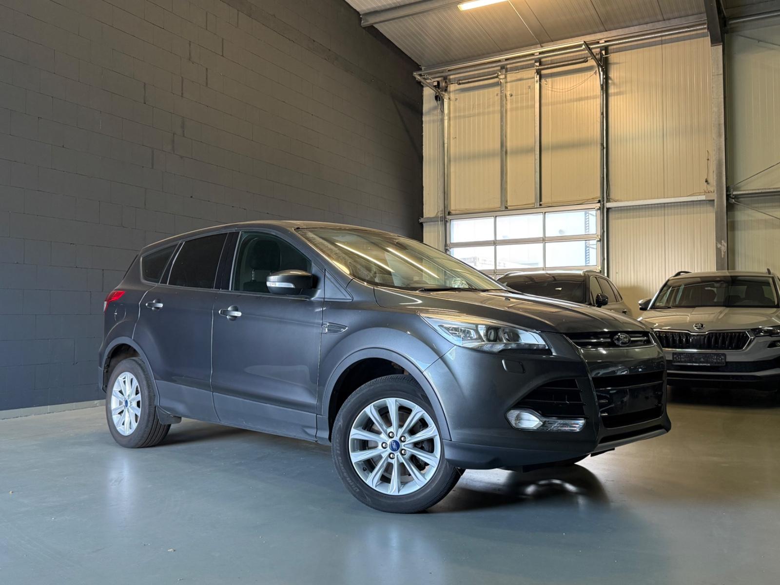 Ford Kuga Titanium 4x4-NAVI-AHK-BIXENON-TEMPO-