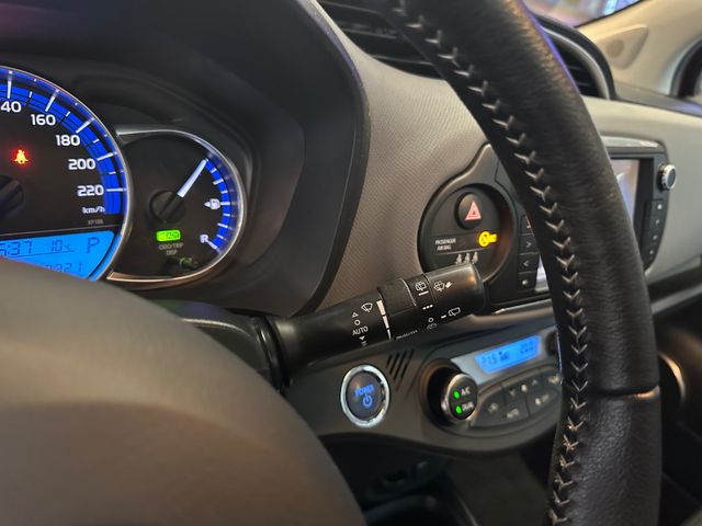 Toyota Yaris Club Hybrid *PANO*