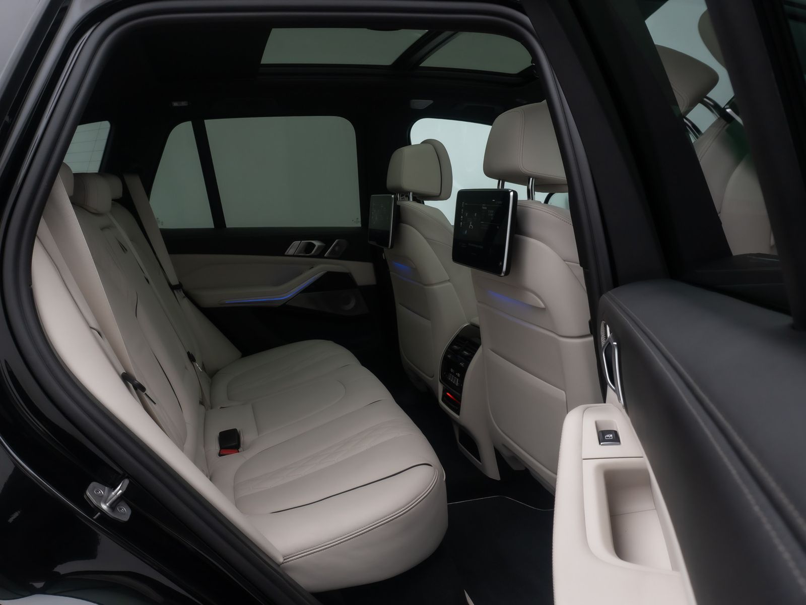 Fahrzeugabbildung BMW X5 xD40i M Sport FondEnt Massage Individual Voll