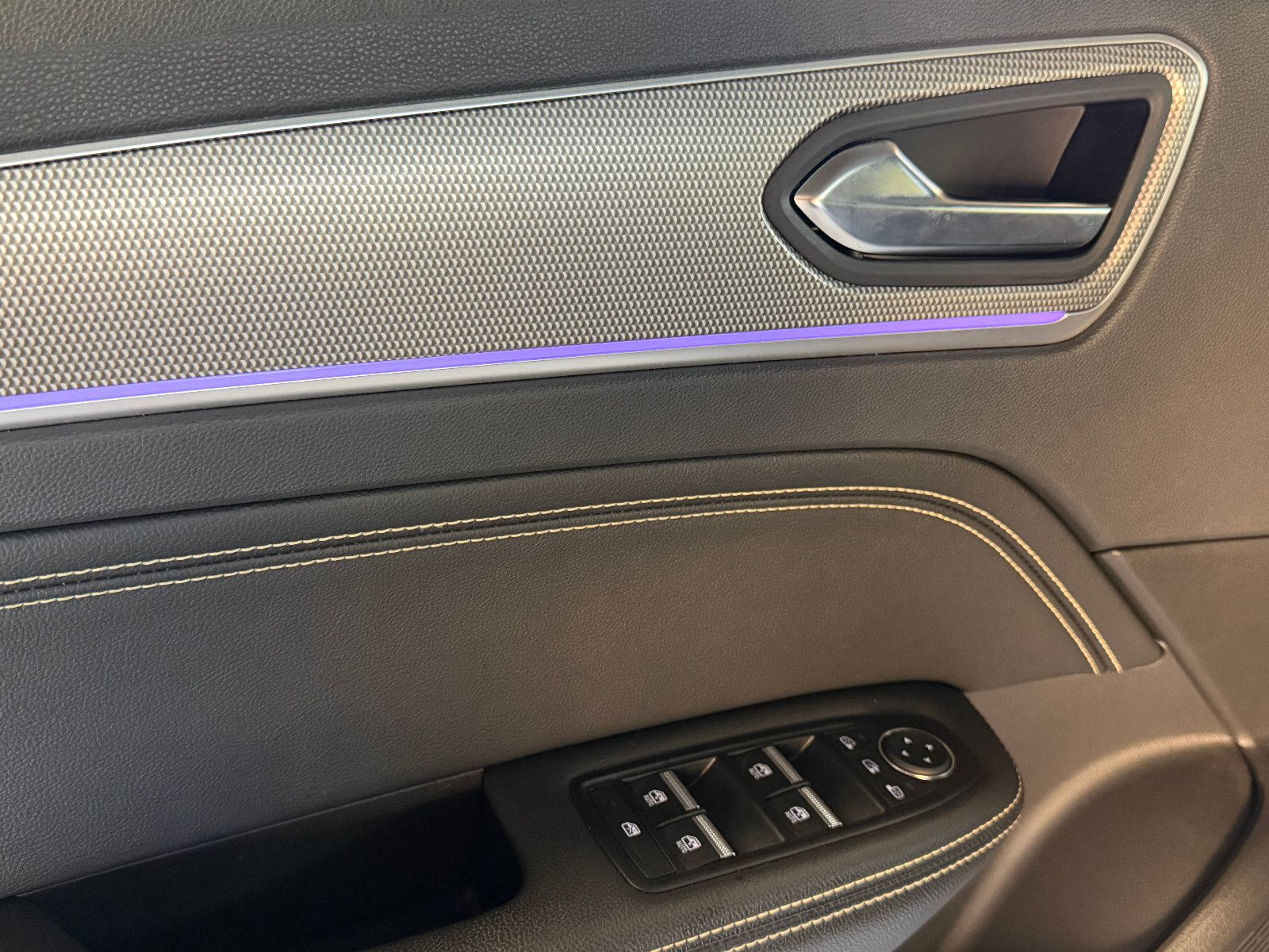 Fahrzeugabbildung Renault Arkana Techno/KAMERA/AMBIENTE/KAMERA/LEDER/ACC