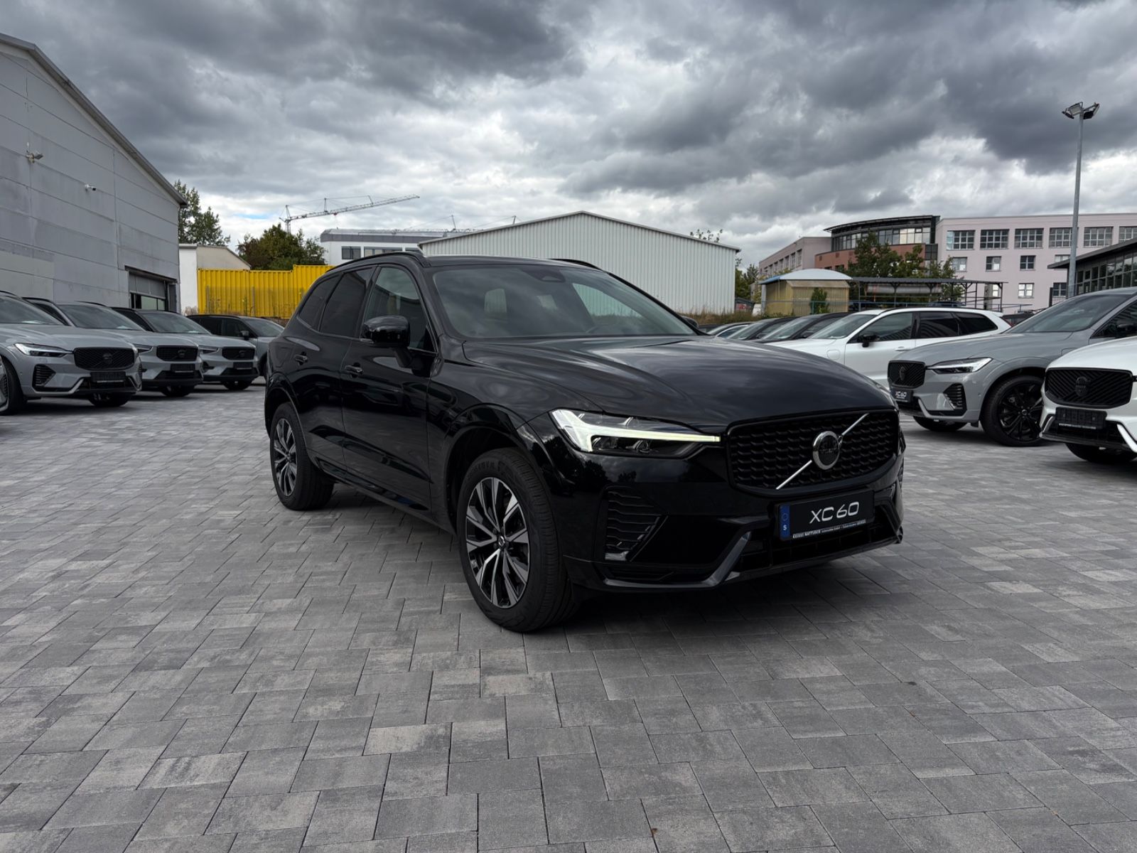 Volvo XC60 B4 AWD PLUS DARK LEDER NAVI PANO HK SOUND foto 1