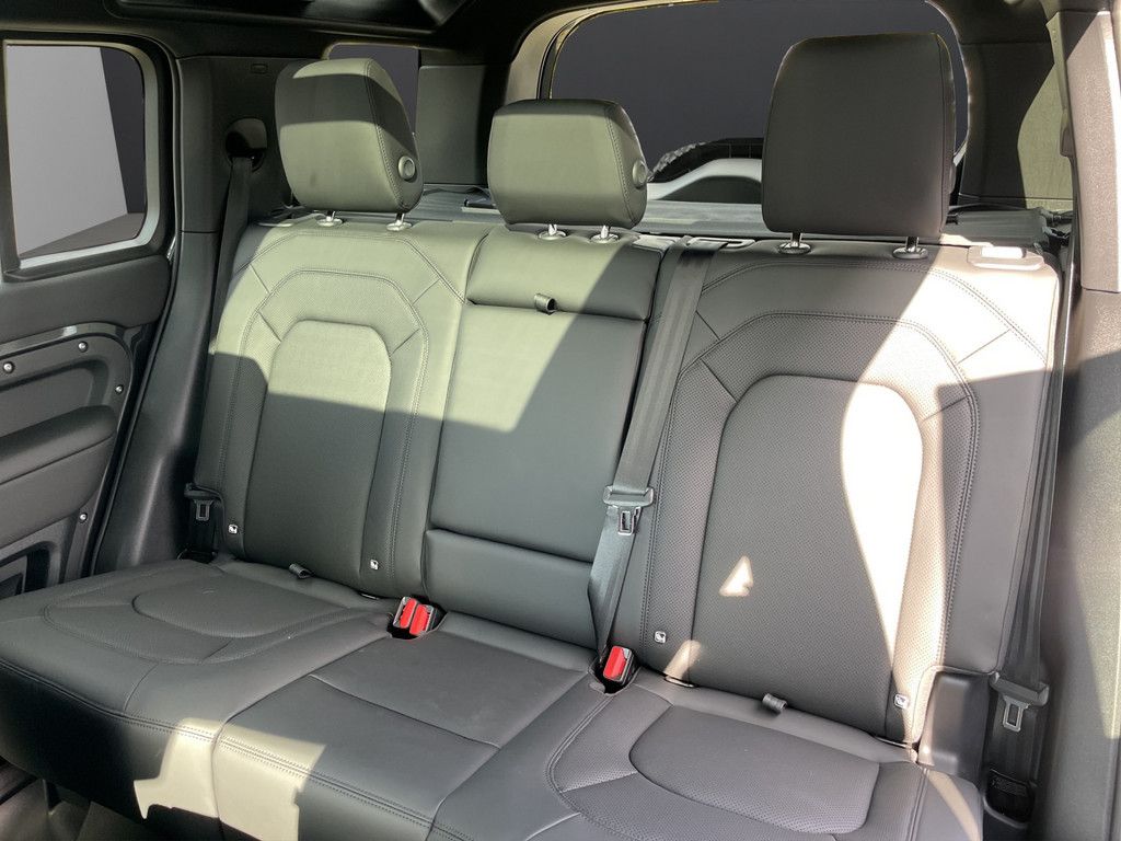 Land Rover Defender 110 D300 X-Dynamic SE MATRIX AHK PANO foto 5