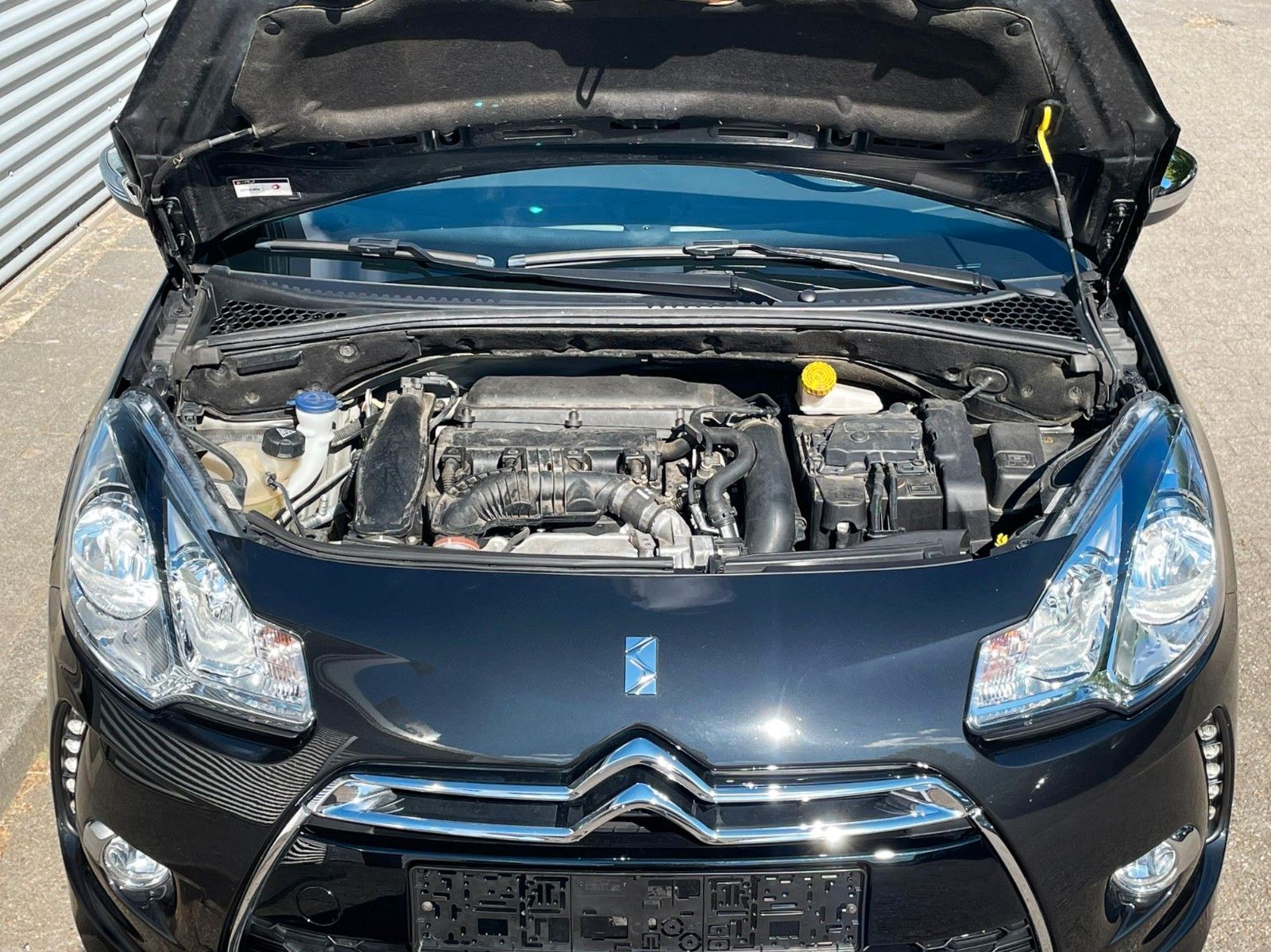 Fahrzeugabbildung Citroën DS3 SportChic 155 THP KIMAAUTOMATIK GANZJ REIFEN