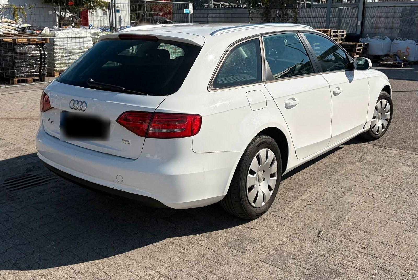 Audi A4 2012 — photo 13