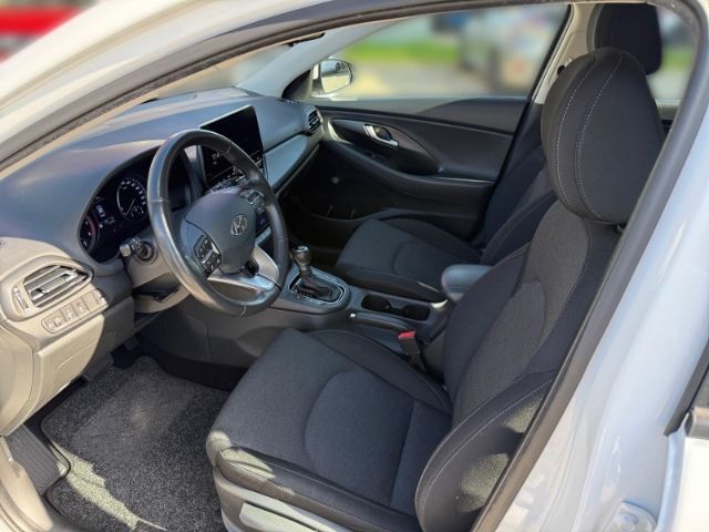 Fahrzeugabbildung Hyundai i30 cw Trend 1.5 T-GDI +KLIMA+NAVI+RFK+SHZ+UVM+