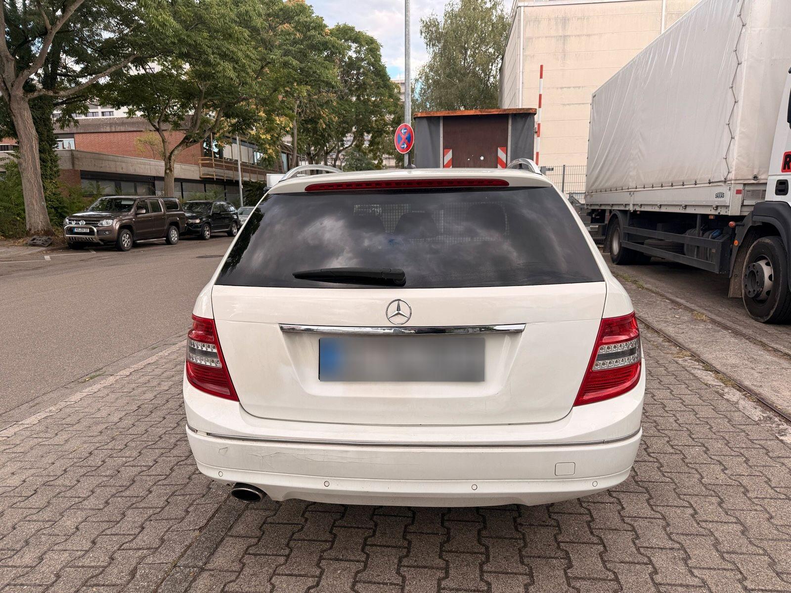 Mercedes-Benz C220 2009 — photo 8