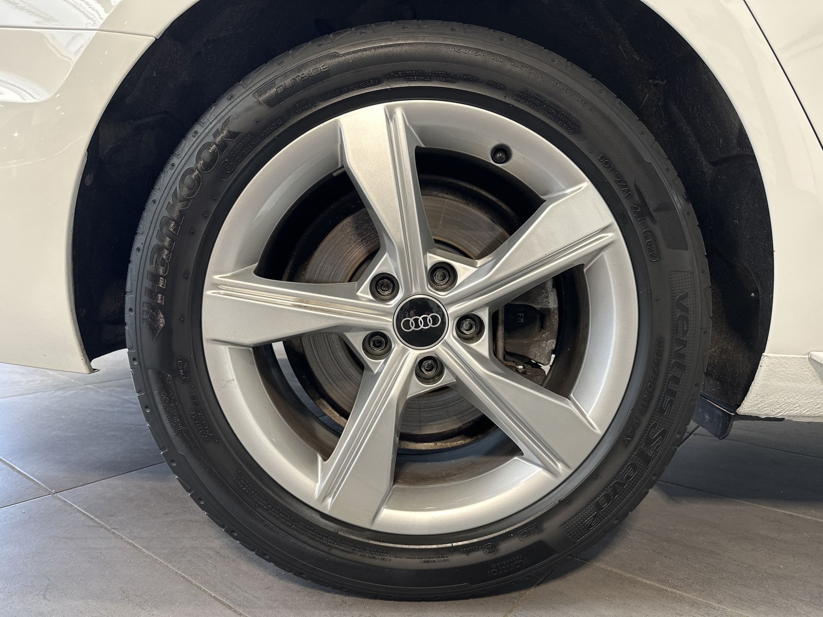 Fahrzeugabbildung Audi A4 Avant 35 TDI Advanced NAV+LED+VCOCKPIT+AHK+PP