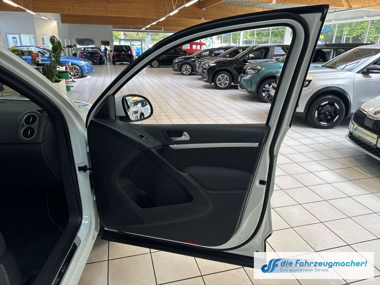 Fahrzeugabbildung Volkswagen Tiguan Lounge Sport & Style 4x4 AHK sch.