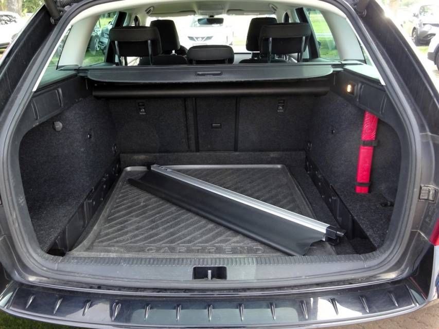 Fahrzeugabbildung SKODA Octavia Combi 1,5 TSI Clever Navi AHK