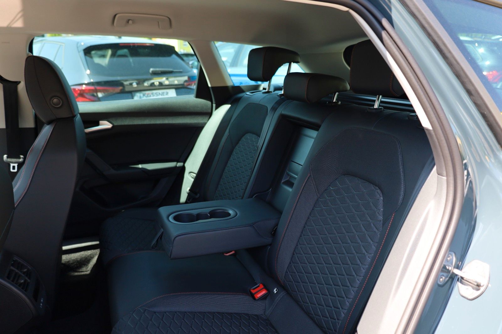 Fahrzeugabbildung SEAT Leon Sportstourer 1.5 eTSI FR *DSG *AHZV