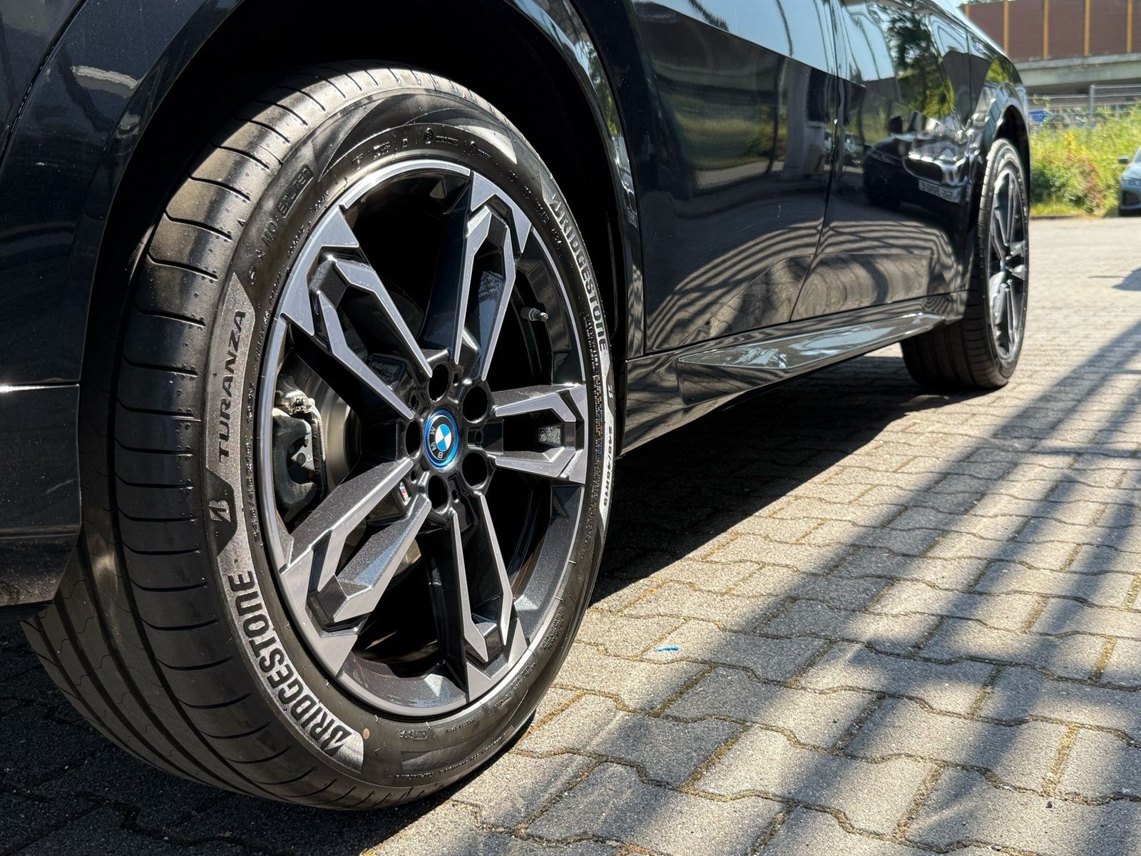 BMW iX2 - Bild 35