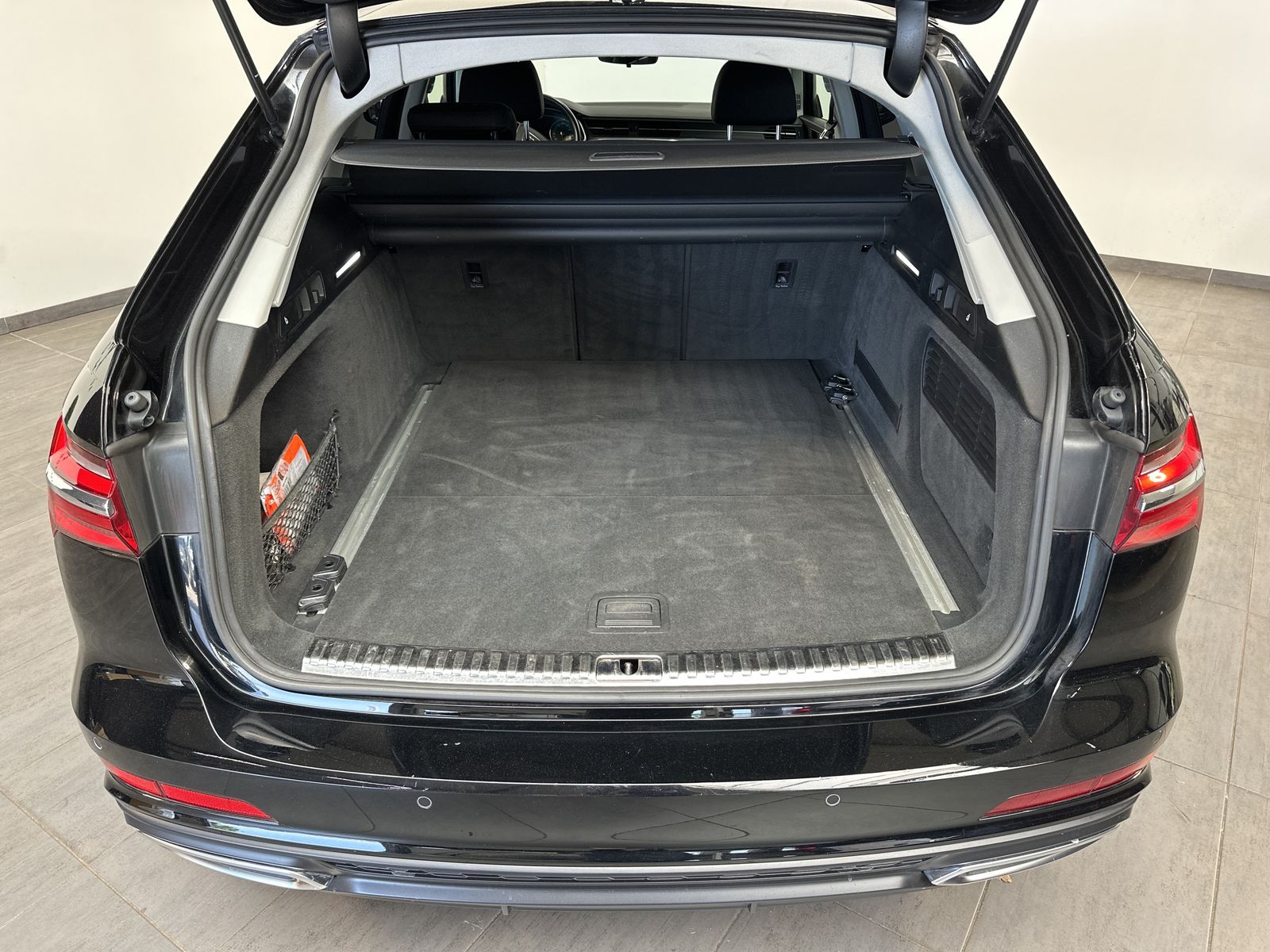 Fahrzeugabbildung Audi A6 Avant 35 TDI S-Line NAV+LED+TEMPOMAT+DAB+1HD