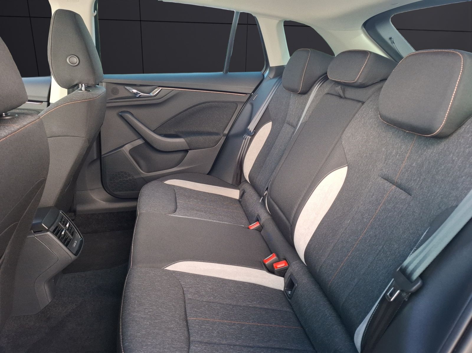 Fahrzeugabbildung SKODA Scala TSI Drive DSG Matrix Navi AID ACC RFK SH