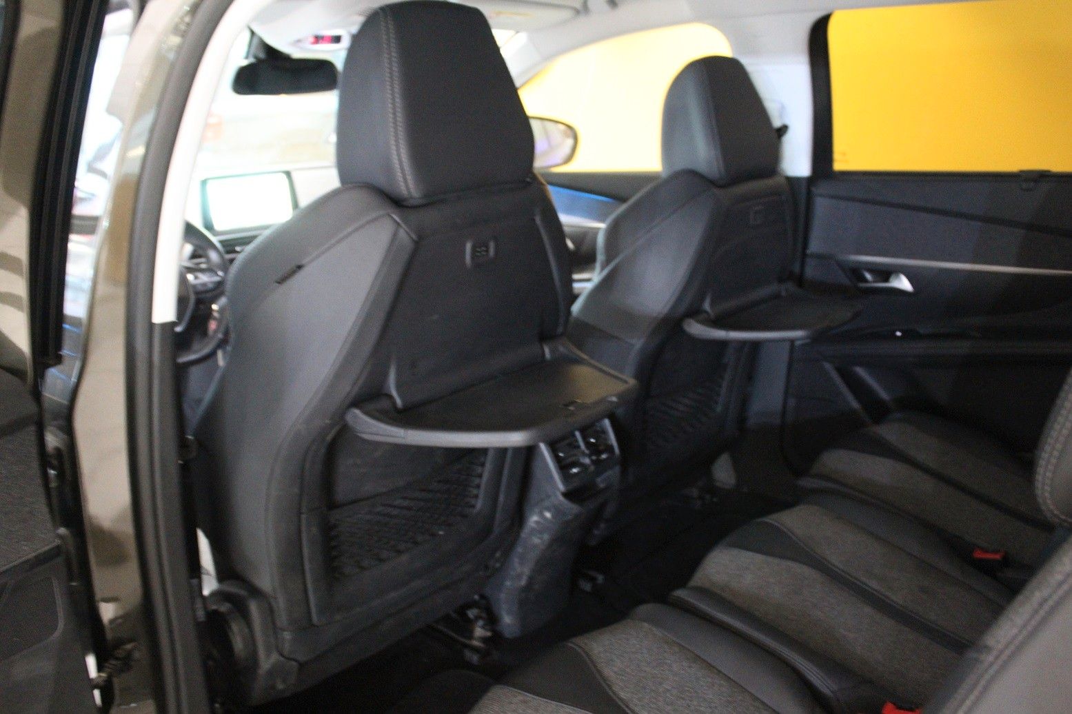 Fahrzeugabbildung Peugeot 5008 Allure 1.2T NAVI/PDC/T-LEDER/TEMPOMAT