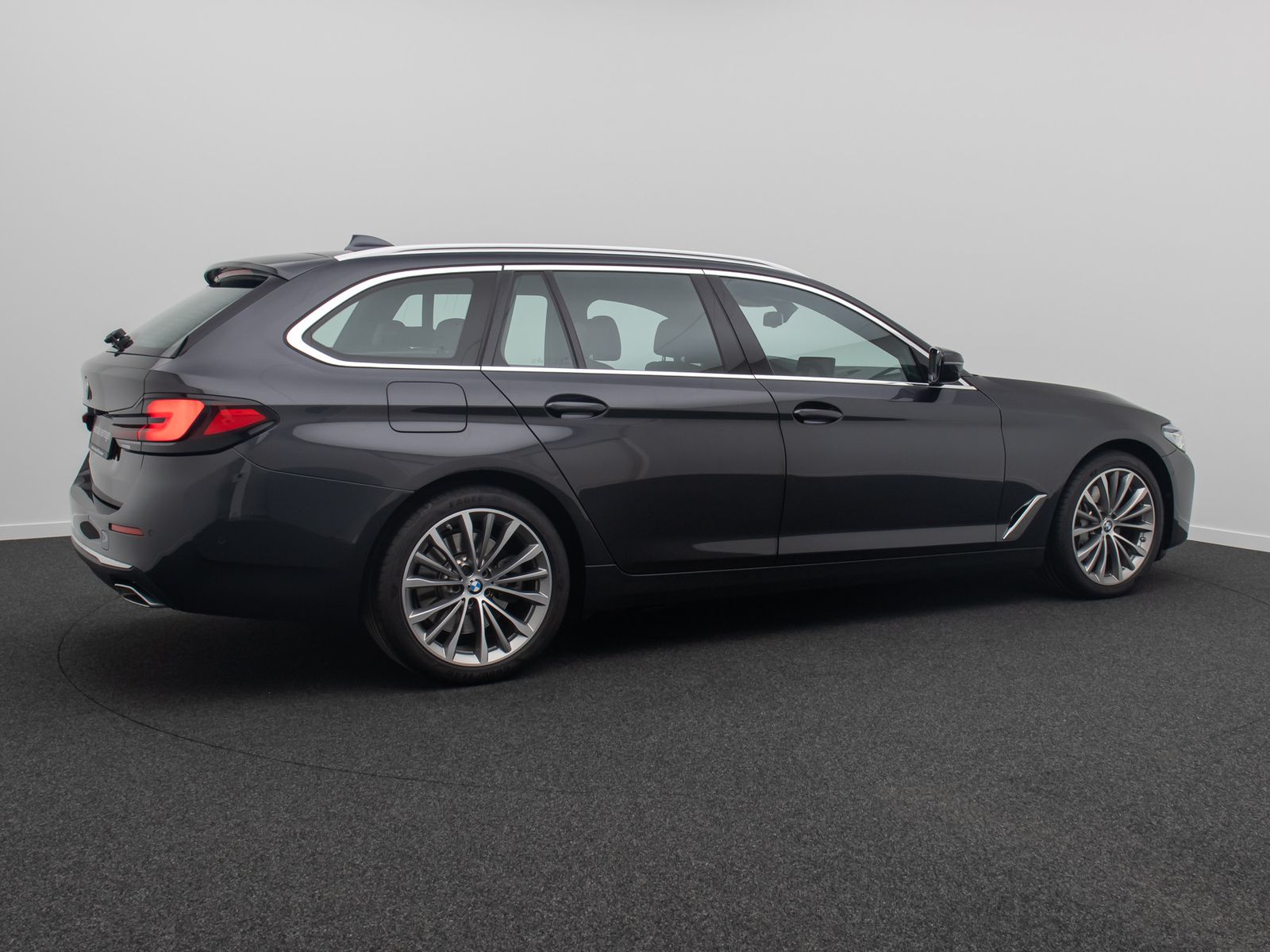 Fahrzeugabbildung BMW 540i xD LuxuryLine Panorama H/K DAB HUD Laser19"