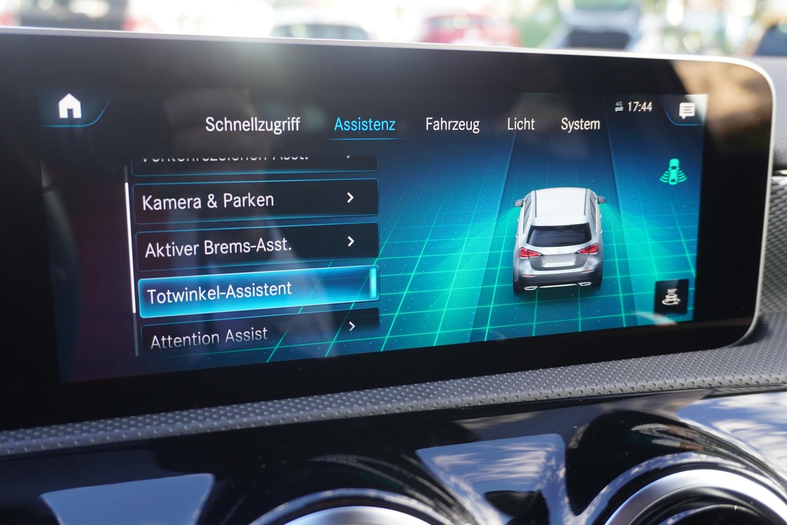 Mercedes-Benz A180 Progressive 7G-DCT LED Navi Kamera Tempomat