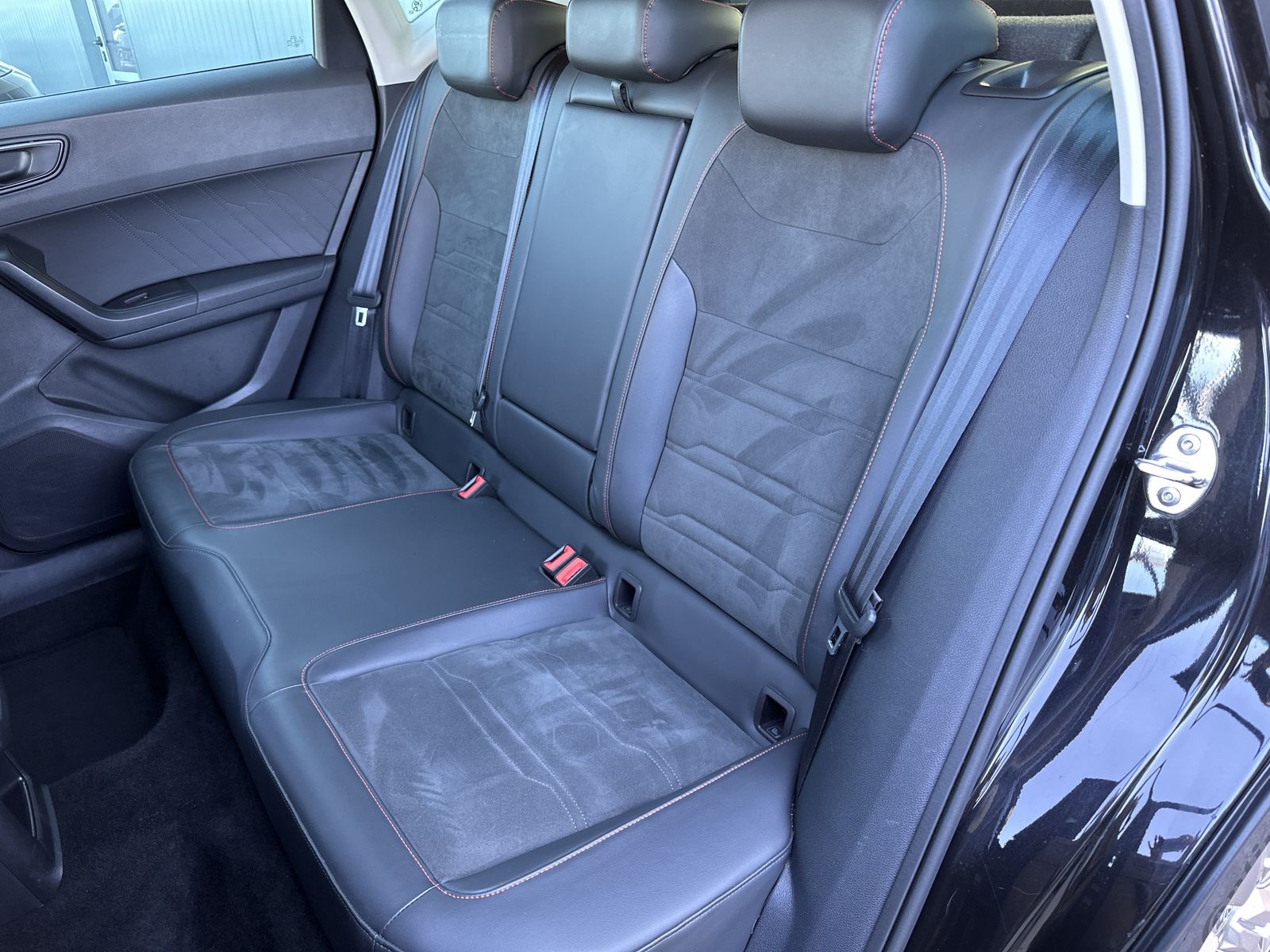 Fahrzeugabbildung SEAT Ateca 2.0 TDI DSG 4Drive FR NAV+LED+AHK+KAM+1HD
