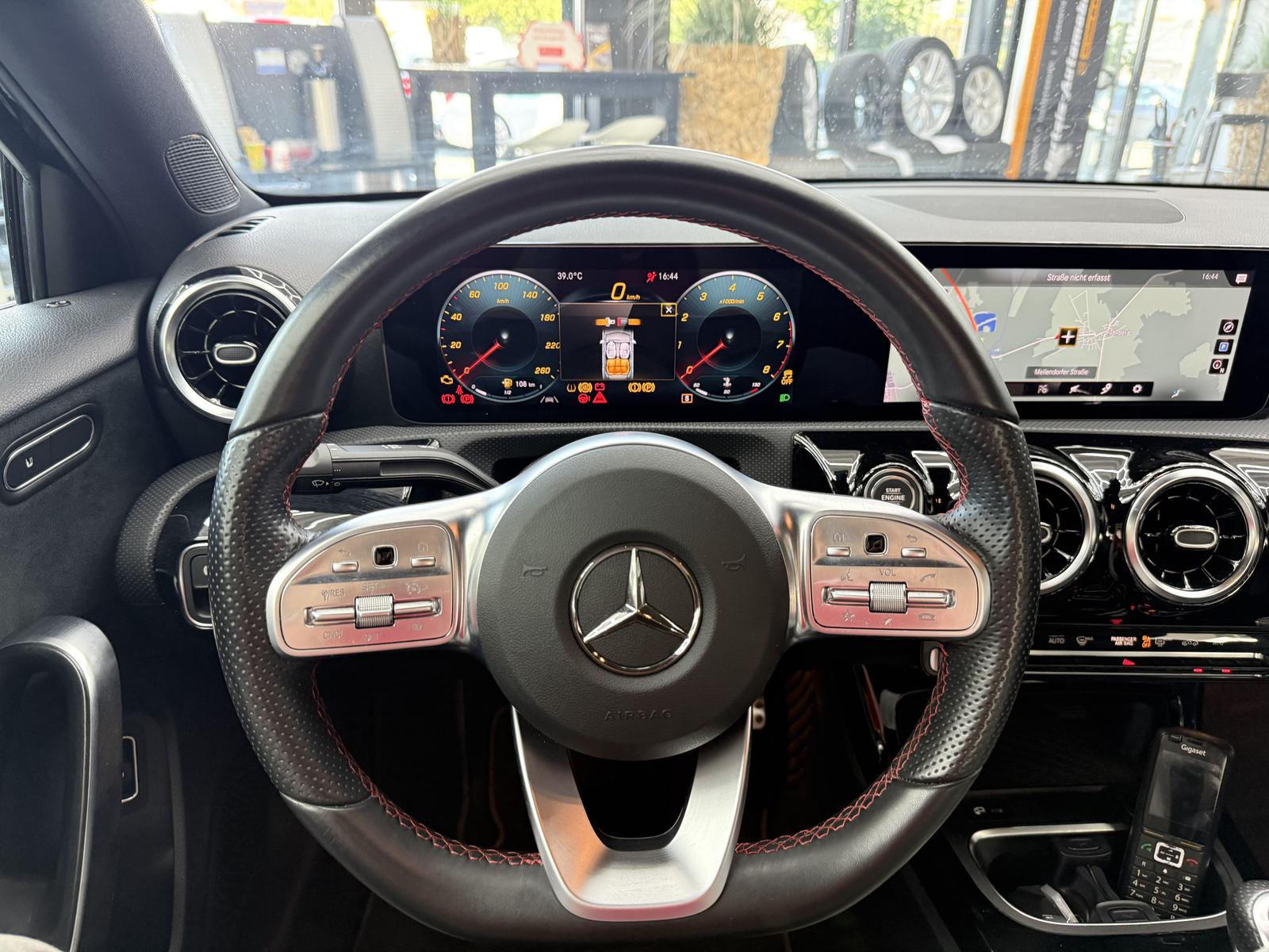 Mercedes-Benz A-Class AMG Line, Leder Alcantara, MB Service Neu!, миниатюра 19
